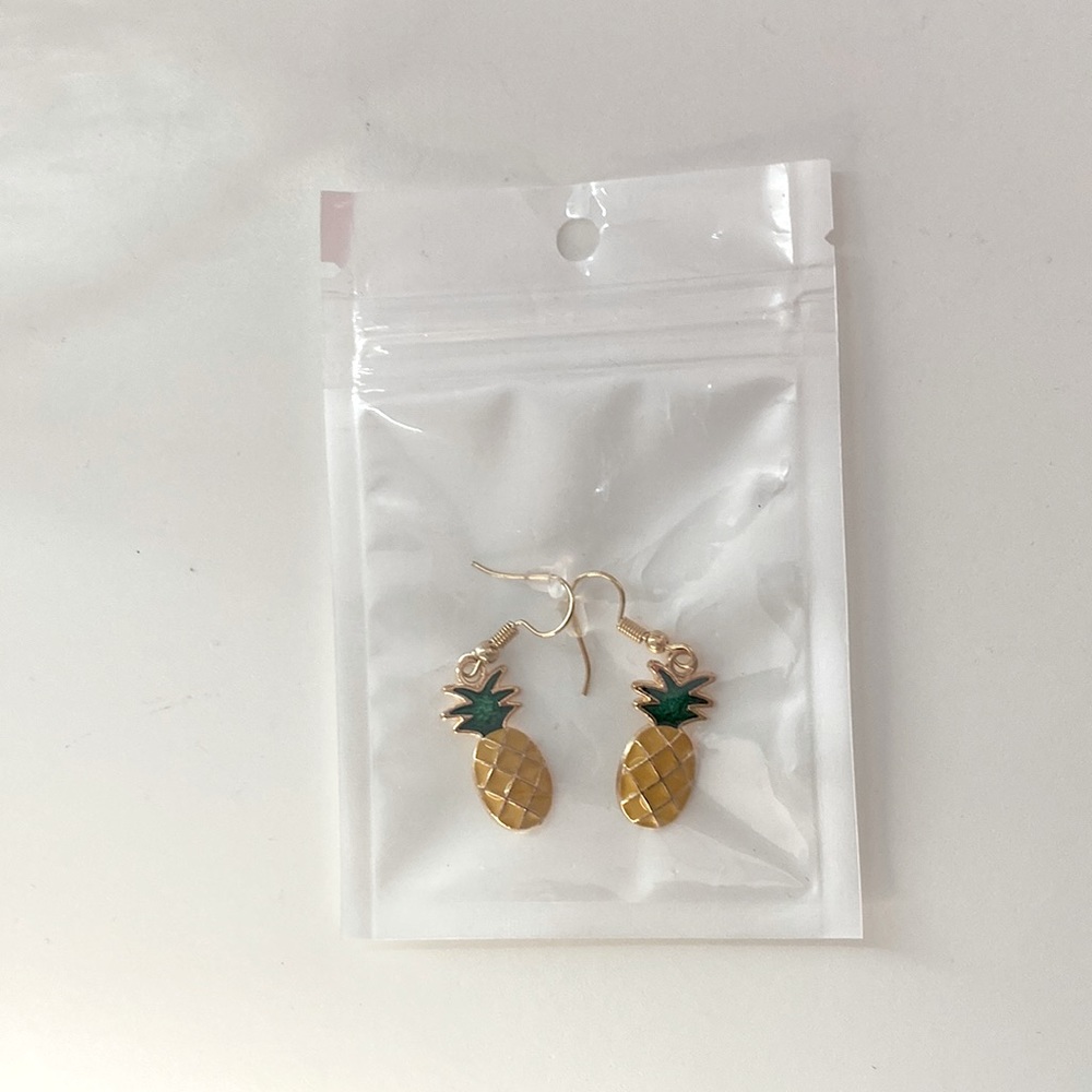 Ananas shaped earring